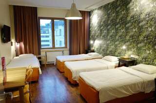 Отель Hotel Finn Хельсинки Стандартный четырехместный номер-1